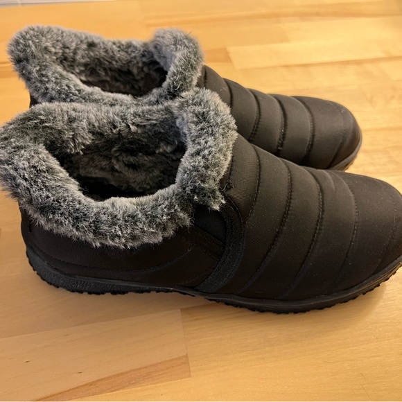 Minnetonka Timpson Tulsa Slip-On Shoes Indoor/Outdoor - Picture 2 of 10